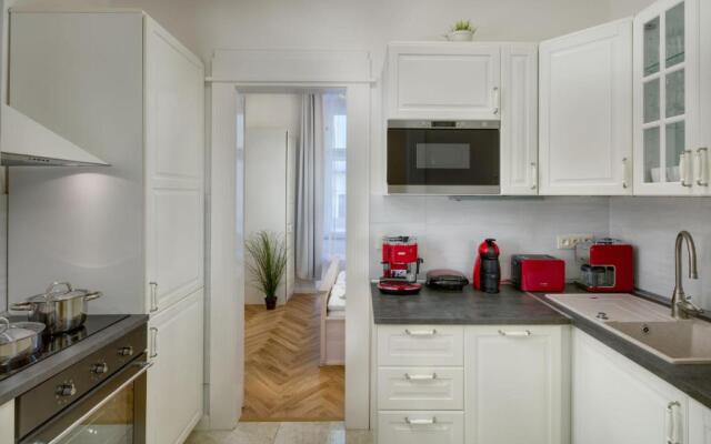 Dusni 13 Old Town Apartment