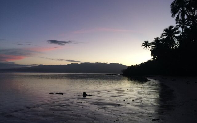 Waruka Bay Resort