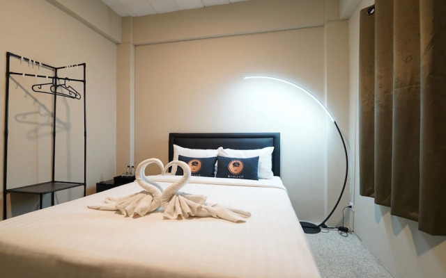 RQ Bangkok Huai Khwang by Collection O