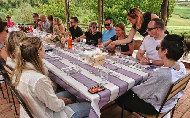 Fattoria Santa Vittoria Apartment Gazza