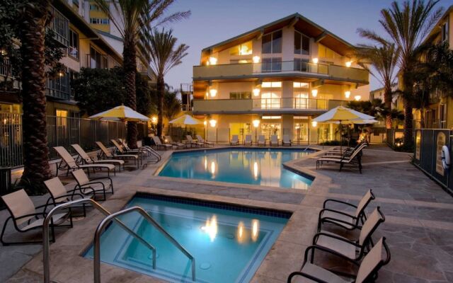 Global Luxury Suites at Via Marina