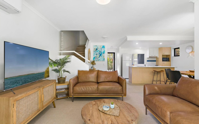 Modern & Stylish 2 Bedroom Townhouse