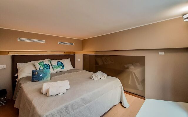 JOIVY Sophisticated 2 Br Loft For 4