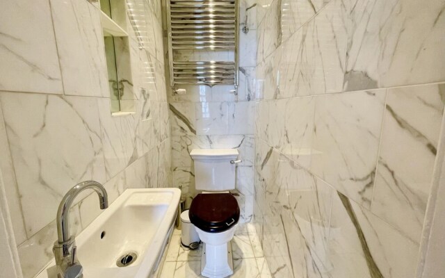 Dolls House - Luxury Townhouse - From 400 Per Night