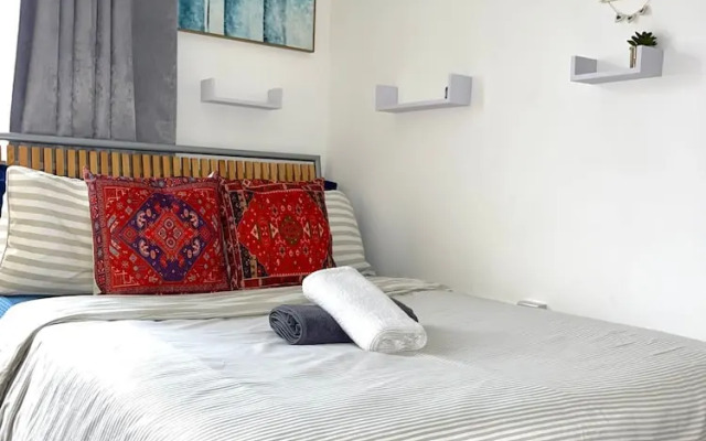 Comfortable and Convenient 1-bed Apart in Romford
