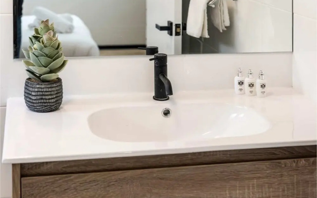 Contemporary 1BR Apartment - Near the City