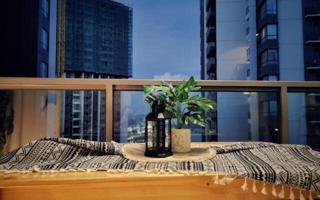 Yussy 4Bedroom Condo at R&F Princess Cove