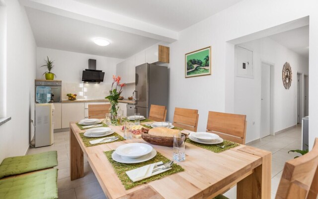 Stunning Home in Lun With Wifi and 3 Bedrooms