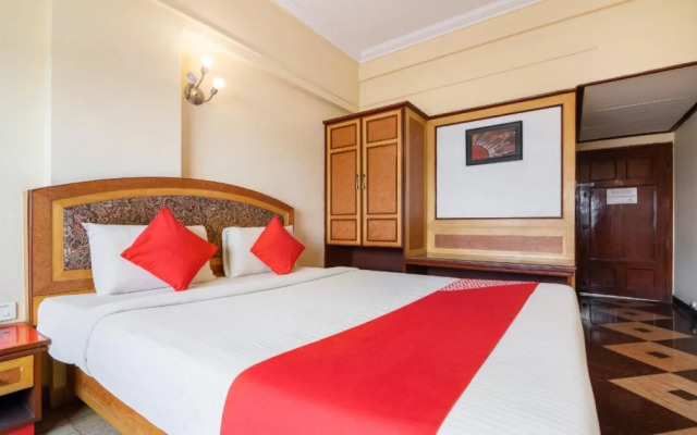 Aura Inn by OYO Rooms