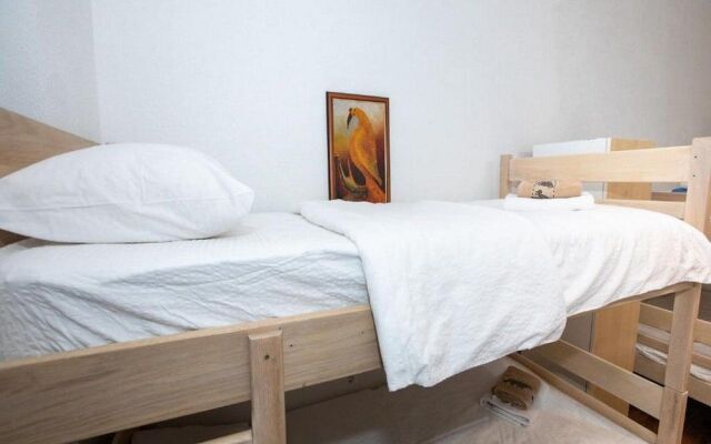 Lav Hostel & Café