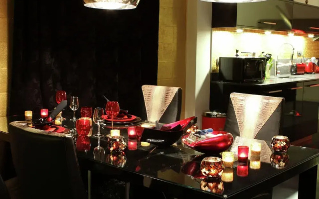 Deluxe Holiday Home in Welkenraedt with Hot Tub & Steam Shower