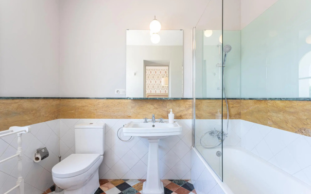 Traditional Sevillian House 6 BD and private terrace. Campamento