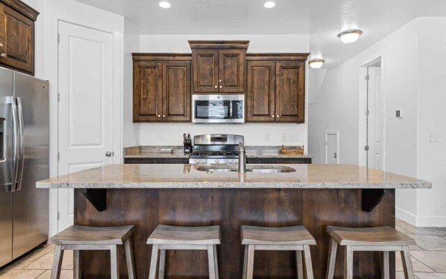 Narrow's Gateway 4 Bedroom Townhouse