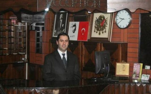 Oz Cakir Hotel