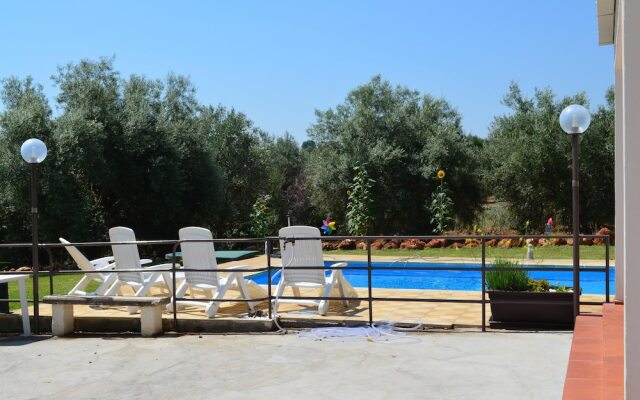 Villa With 2 Bedrooms In Floridia With Private Pool Enclosed Garden And Wifi 12 Km From The Beach