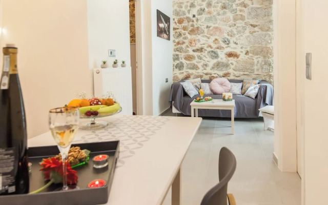 Pireas Jewel New Design Apt w Backyard