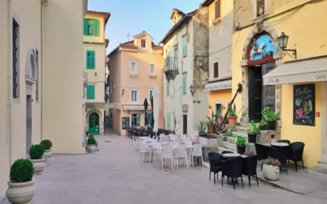 Apartment RR - One Bedroom Apartment With Balcony