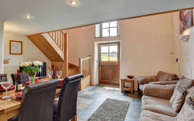 Lovely Apartment in Converted, Stone Barn Located in Tiverton