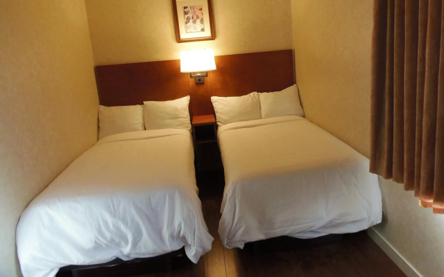 Rosslyn Inn and Suites