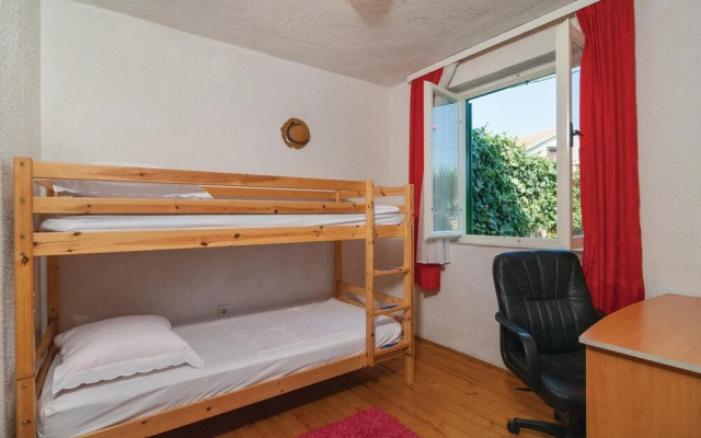 Stunning Home in Rogac With Wifi and 4 Bedrooms