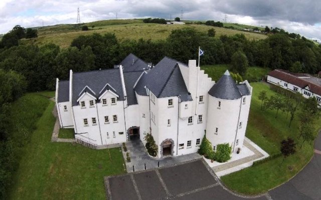 Glenskirlie House & Castle
