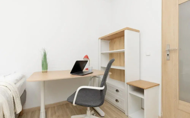 Modern Two-bedroom Warsaw by Renters