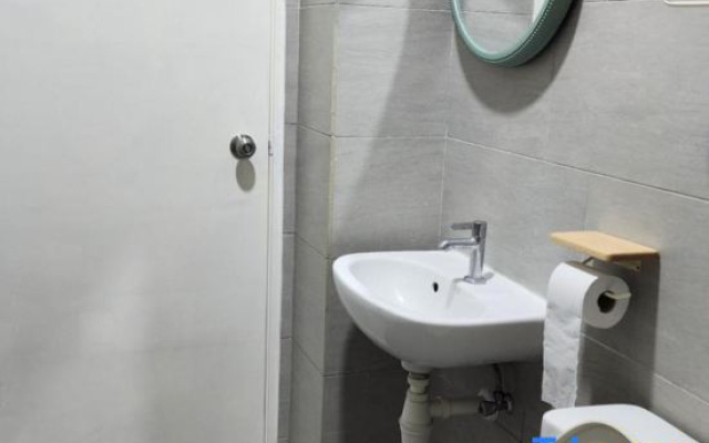 Luxe Loft 3BR Emporium 9pax – Bathroom – Kuching