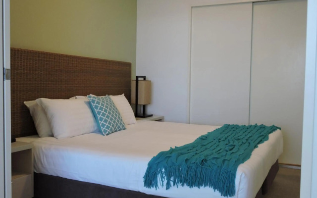 BASE Holidays - Ettalong Beach Premium Apartments