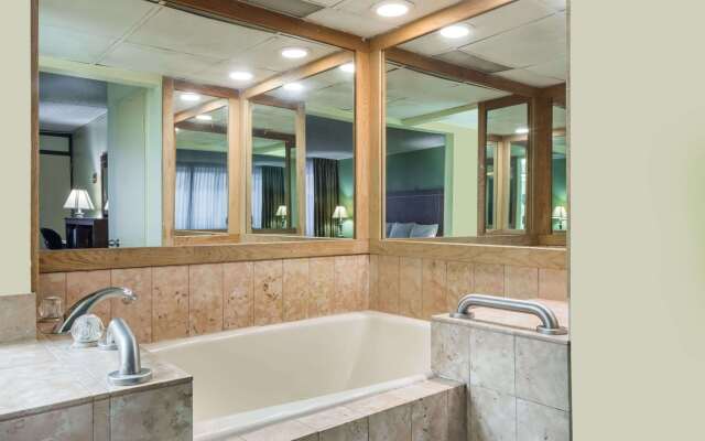 Days Inn by Wyndham Midland