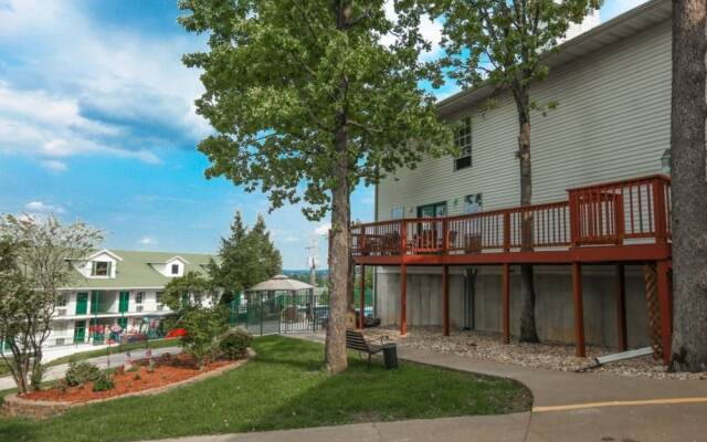 Presley's Penthouse 2BR Branson Resort Condo