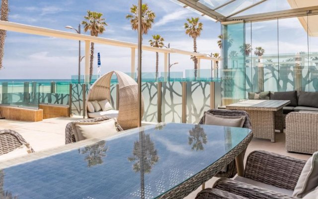 Luxury Beach Apartment with Pool