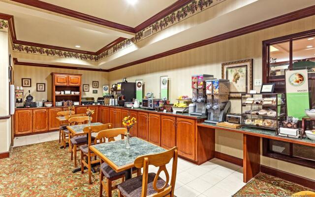 Country Inn & Suites by Radisson, Hinesville, GA