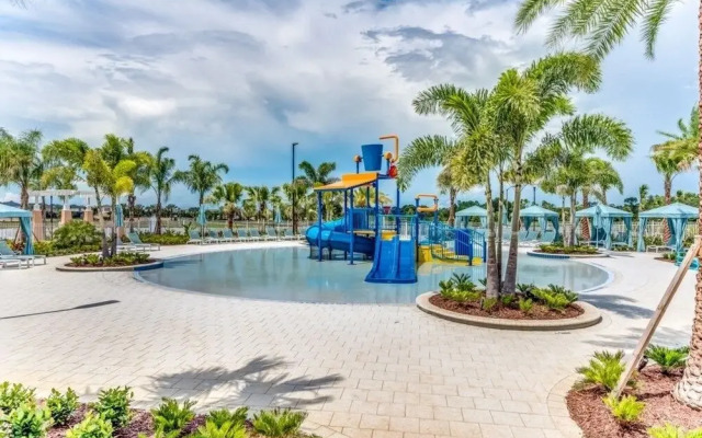 Orlando Newest Resort Community Town Home 5 Bedroom Townhouse by Redawning