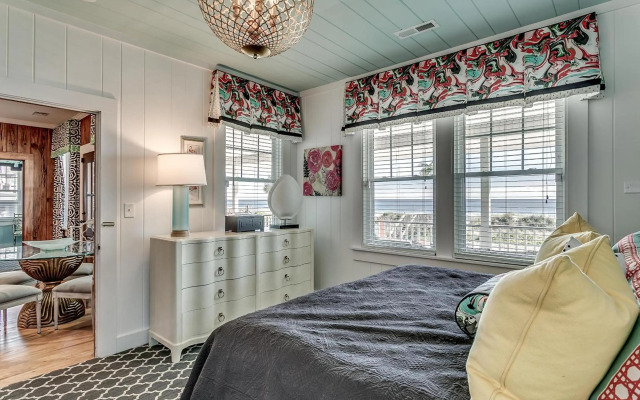 -Under The Sea (8 Bdrm / 7 Bath, Sleeps 22)