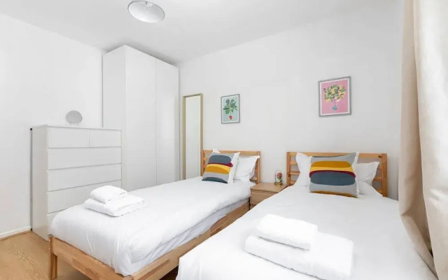 Modern Spacious Home In Well Connected Hammersmith