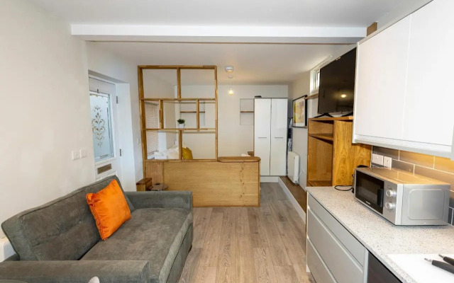 Entire Luxury Studio in the Central of Reading