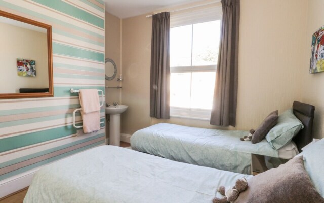 25 Springvale