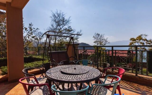 FuXian Lake Holiday House