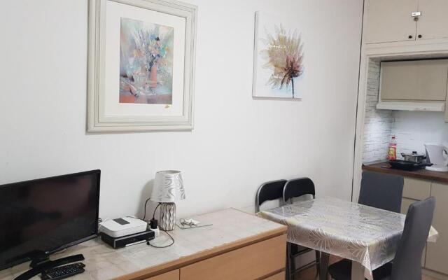Eureka Apartment with Free WiFi