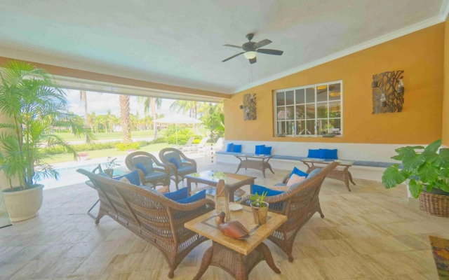 Large Golf View Villa With Pool Jacuzzi and Staff