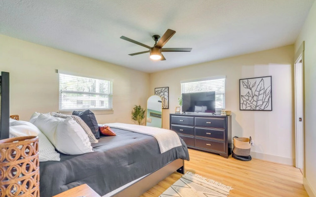 Lakefront Inverness Getaway w/ Kayaks & Bikes!