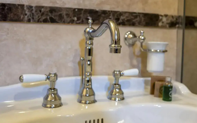 The Throne Boutique Hotel