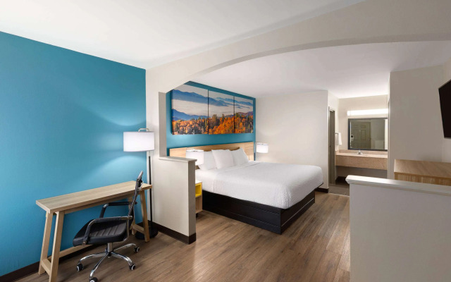 Days Inn by Wyndham Clarksville North