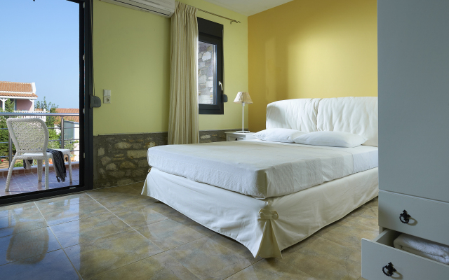 Aeolis Apartments & Studios