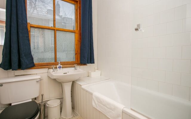 3 Bedroom Flat In Highbury