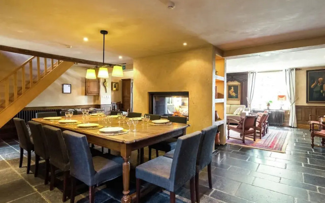 Vintage Holiday Home With Swimming Pool In Saint-Hubert