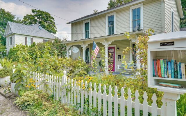 'the Porch House' Located in Historic Village