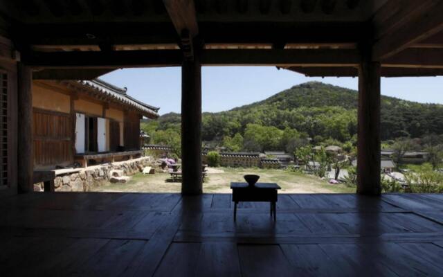 Hyangdan Hanok Guesthouse