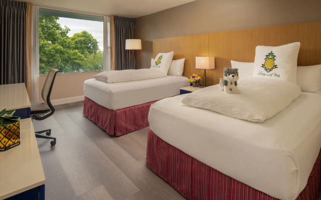 Staypineapple, Hotel Rose, Downtown Portland
