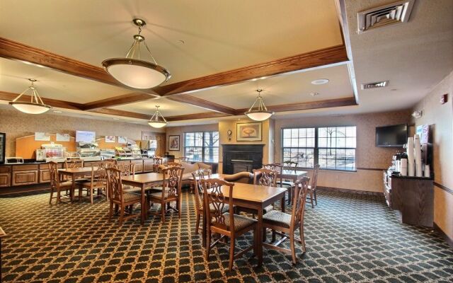 Holiday Inn Express Hotel & Suites Oshkosh Stateroute 41